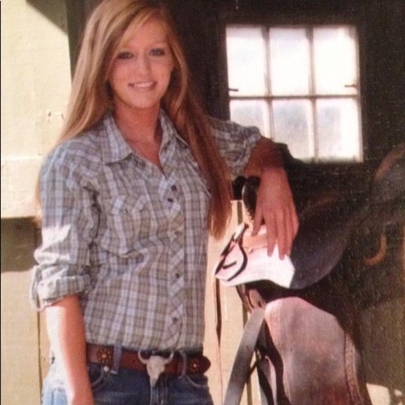 Meet your Posher, Haleigh - Picture 2 of 3